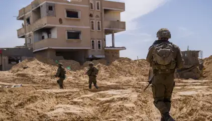 الجيش الإسرائيلي يعلن قصف مخزن للأسلحة في شمال قطاع غزة