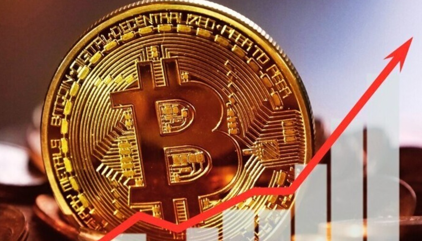 سعر عملة بيتكوين يبلغ مستوى قياسيا جديدا يتجاوز 124 ألف دولار