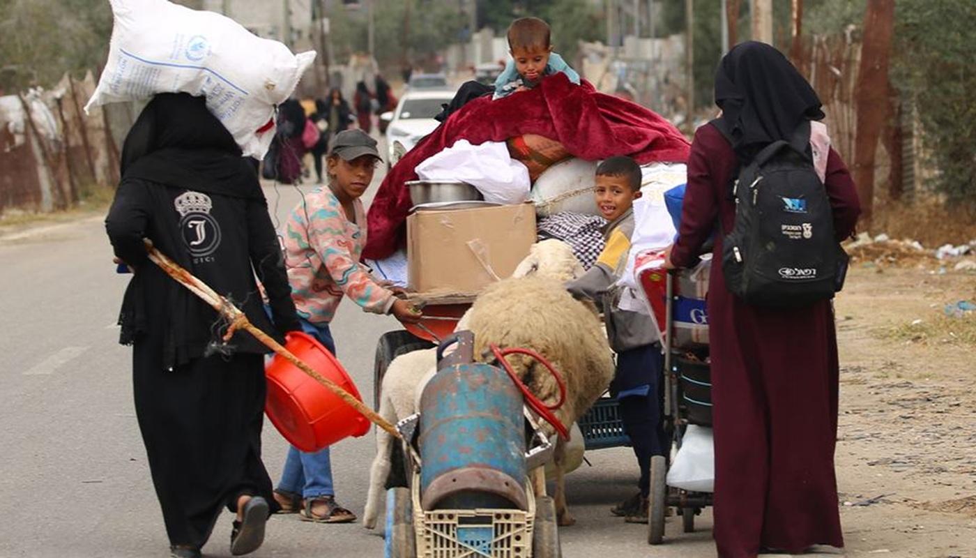 الجيش الإسرائيلي يستعد لتهجير الفلسطينيين إلى جنوب قطاع غزة