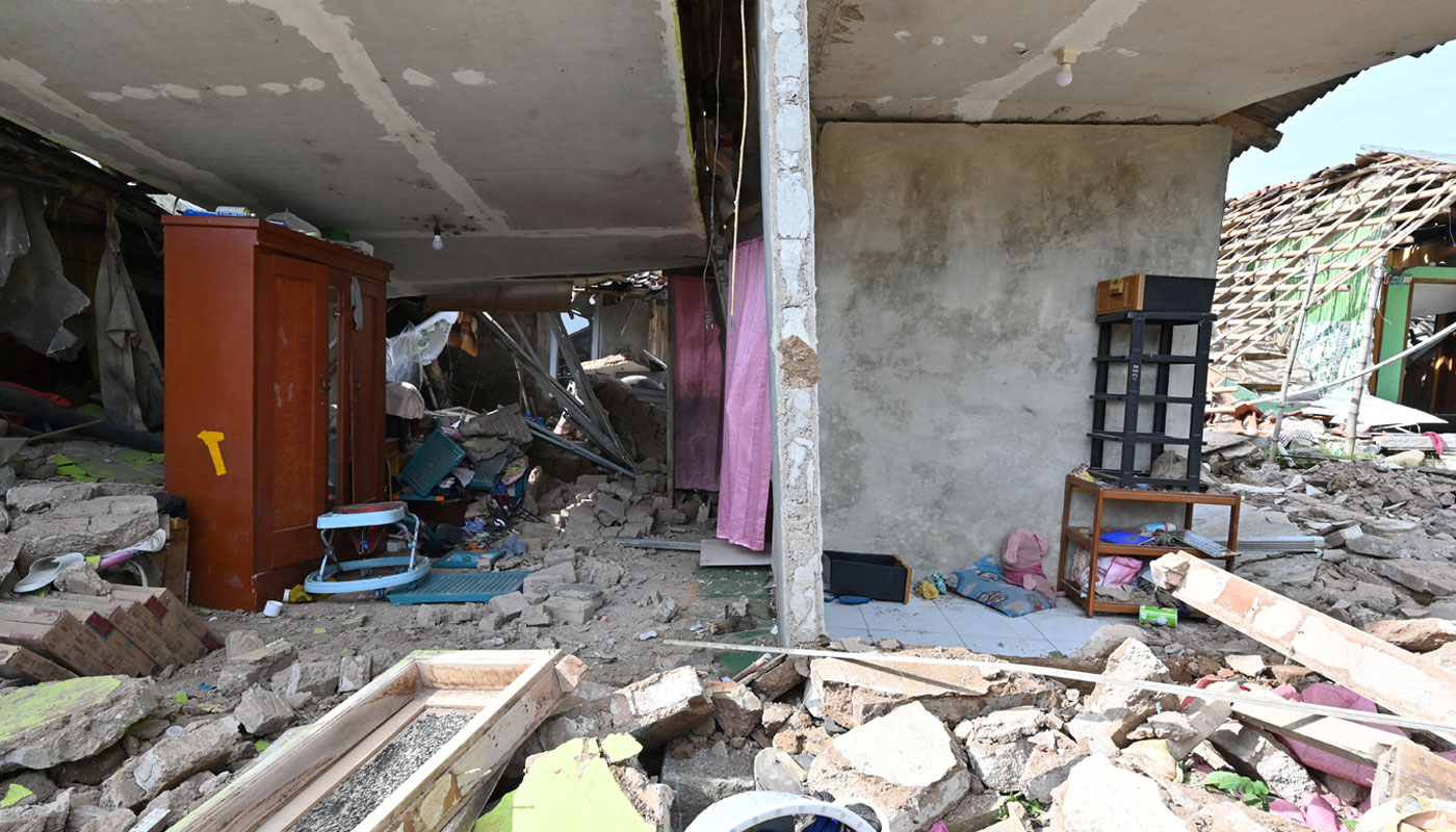 منزل مدمر في قرية إندونيسية، بعد زلزال بقوة 5.6 درجة ضرب المنطقة في 21 نوفمبر