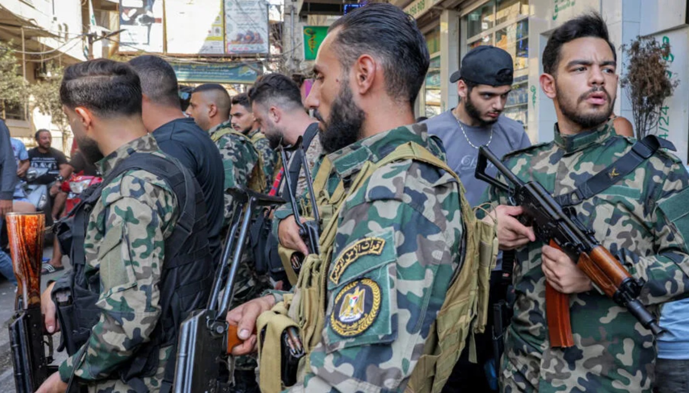 لبنان بدأ تسلّم الأسلحة من المخيمات الفلسطينية