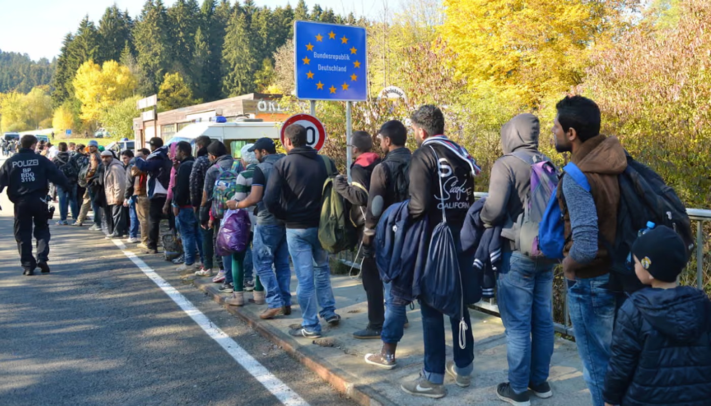 المستشار الألماني يدعو إلى ترحيل لاجئين سوريين إلى بلادهم